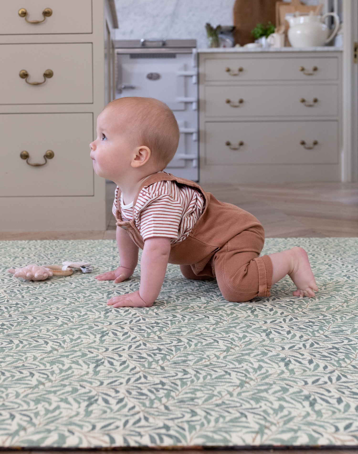 totter and tumble playmats are perfect for newborns and toddlers giving them a safe space to learn to crawl. Morris & Co iconic willow boughs print in leafy green design and warm background makes this playmat feel more like a rug for playing than best baby product